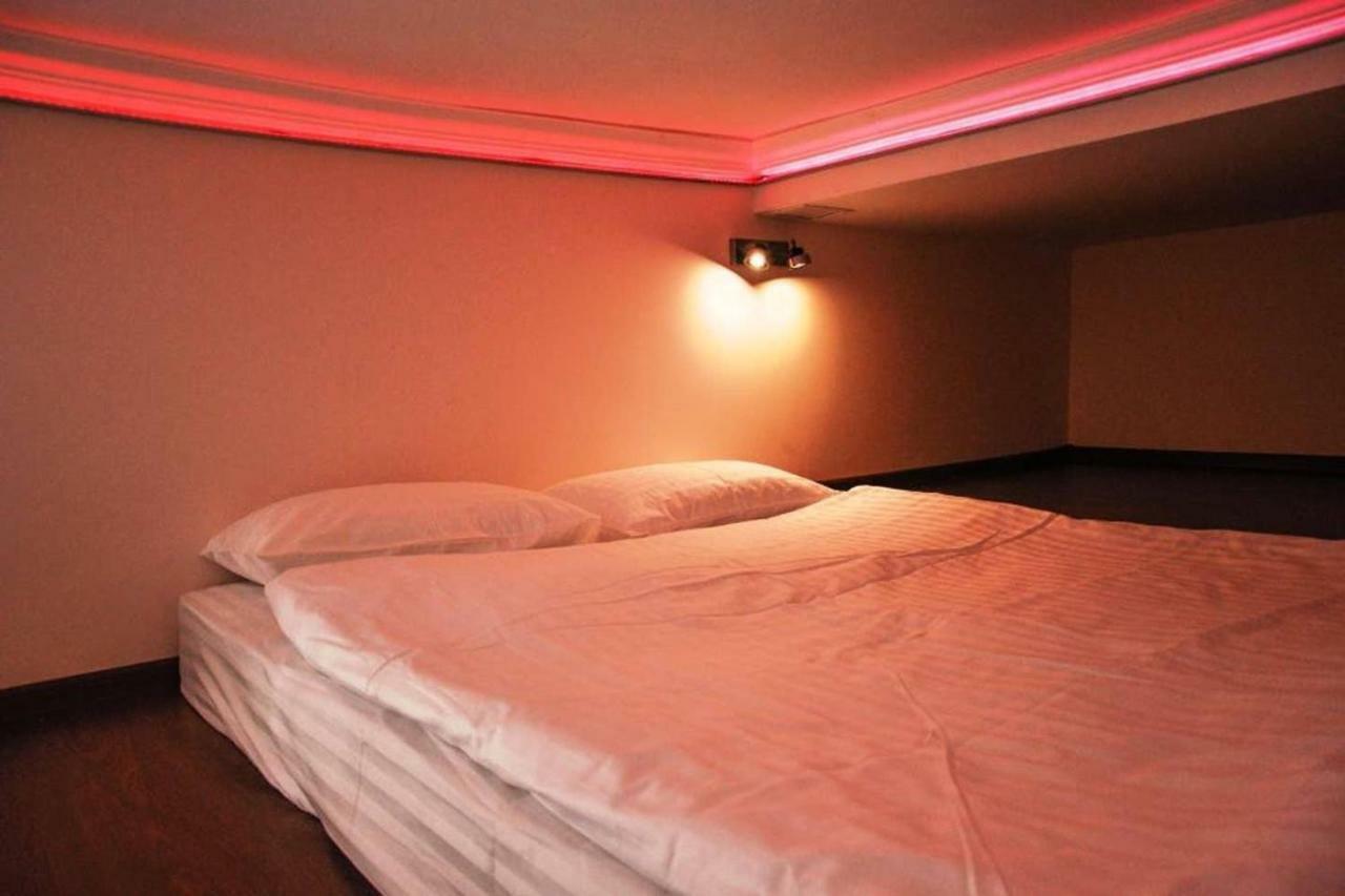 Kyiv Rouge Apartment エクステリア 写真